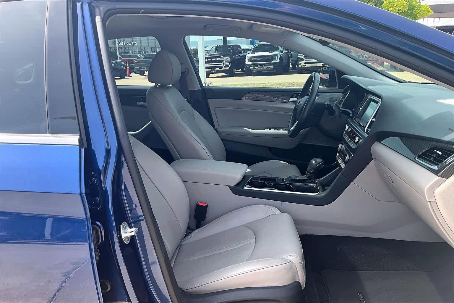Used 2018 Hyundai Sonata Limited w/ Cargo Package FWD image 9