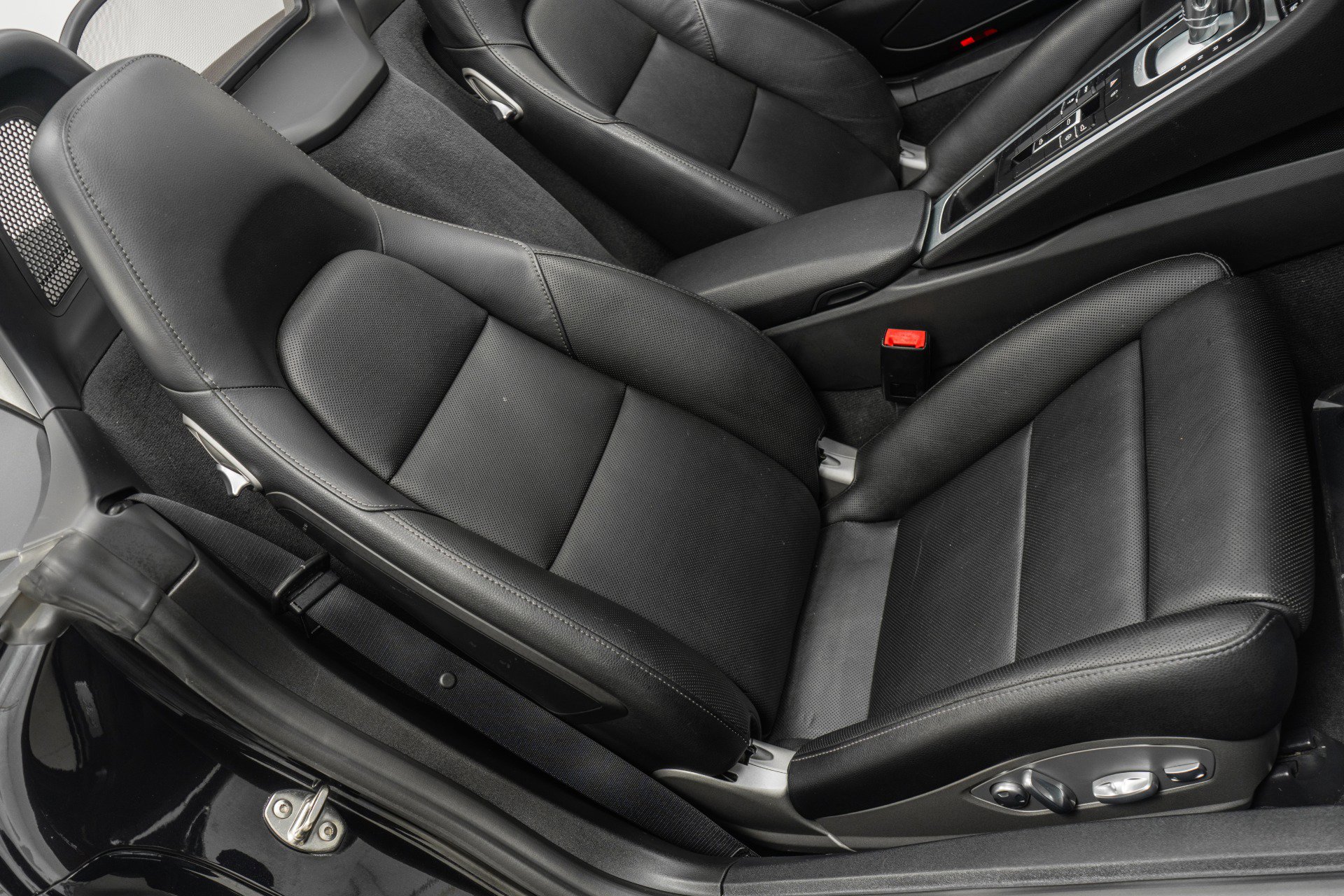 Used 2017 Porsche 718 Boxster RWD image 25