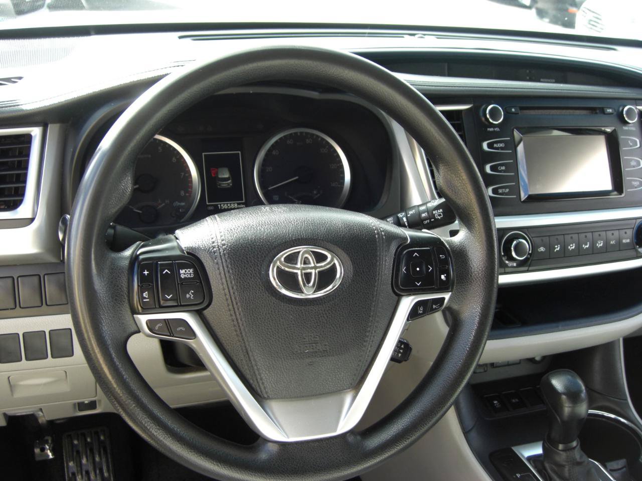 Used 2017 Toyota Highlander LE w/ Carpet Mat Package FWD image 10