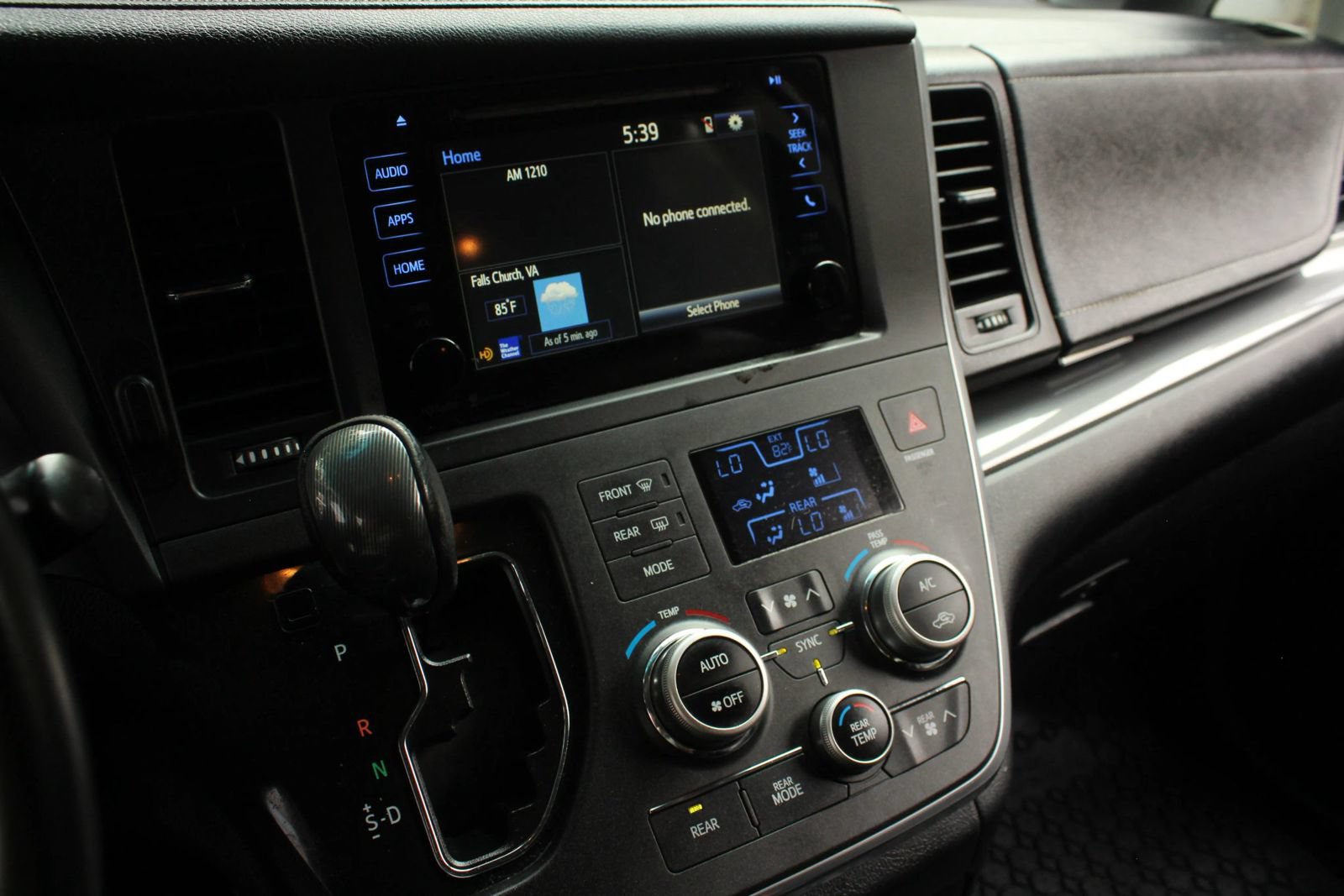 Used 2015 Toyota Sienna SE FWD image 30