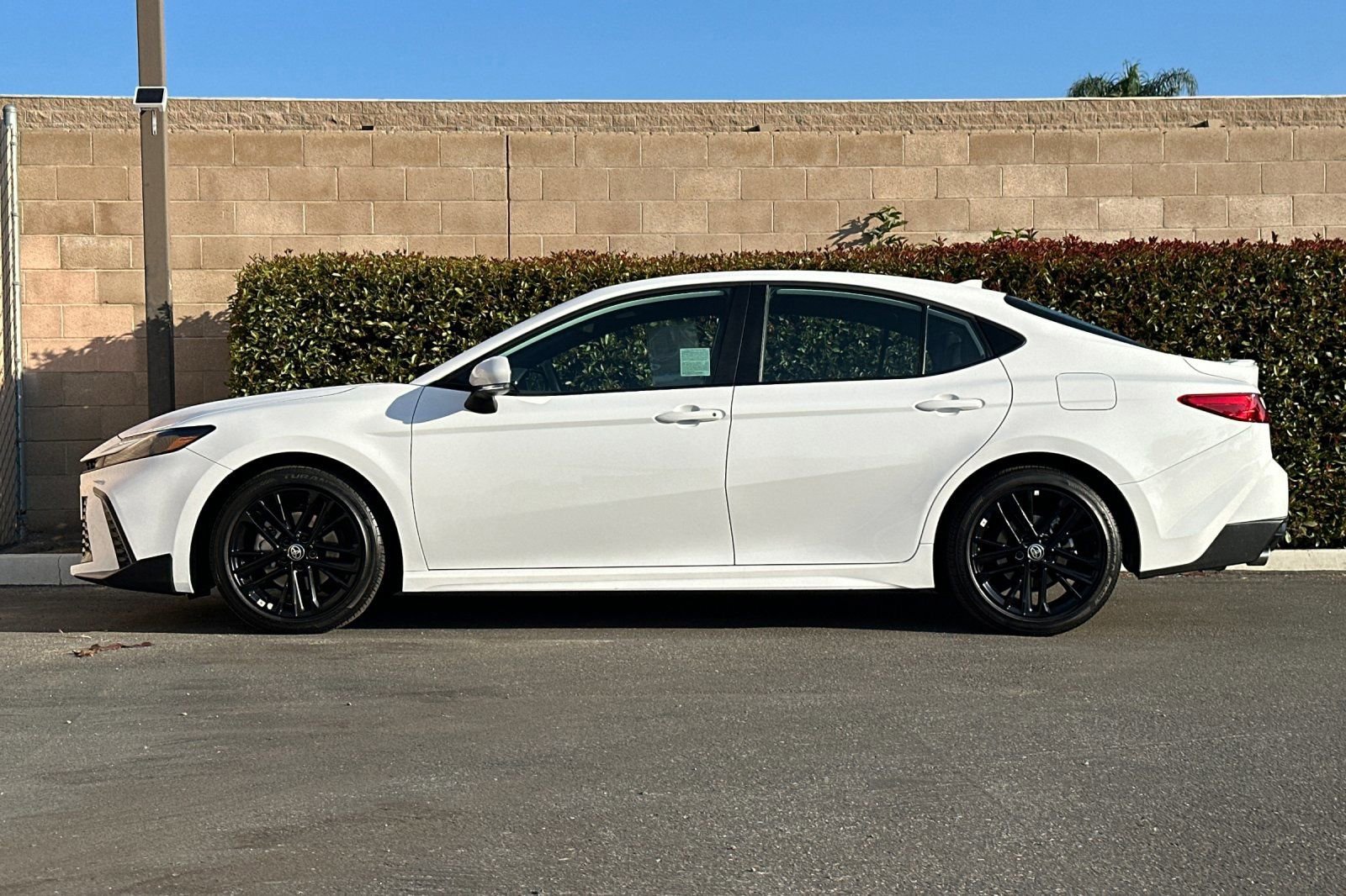 Used 2025 Toyota Camry SE image 7