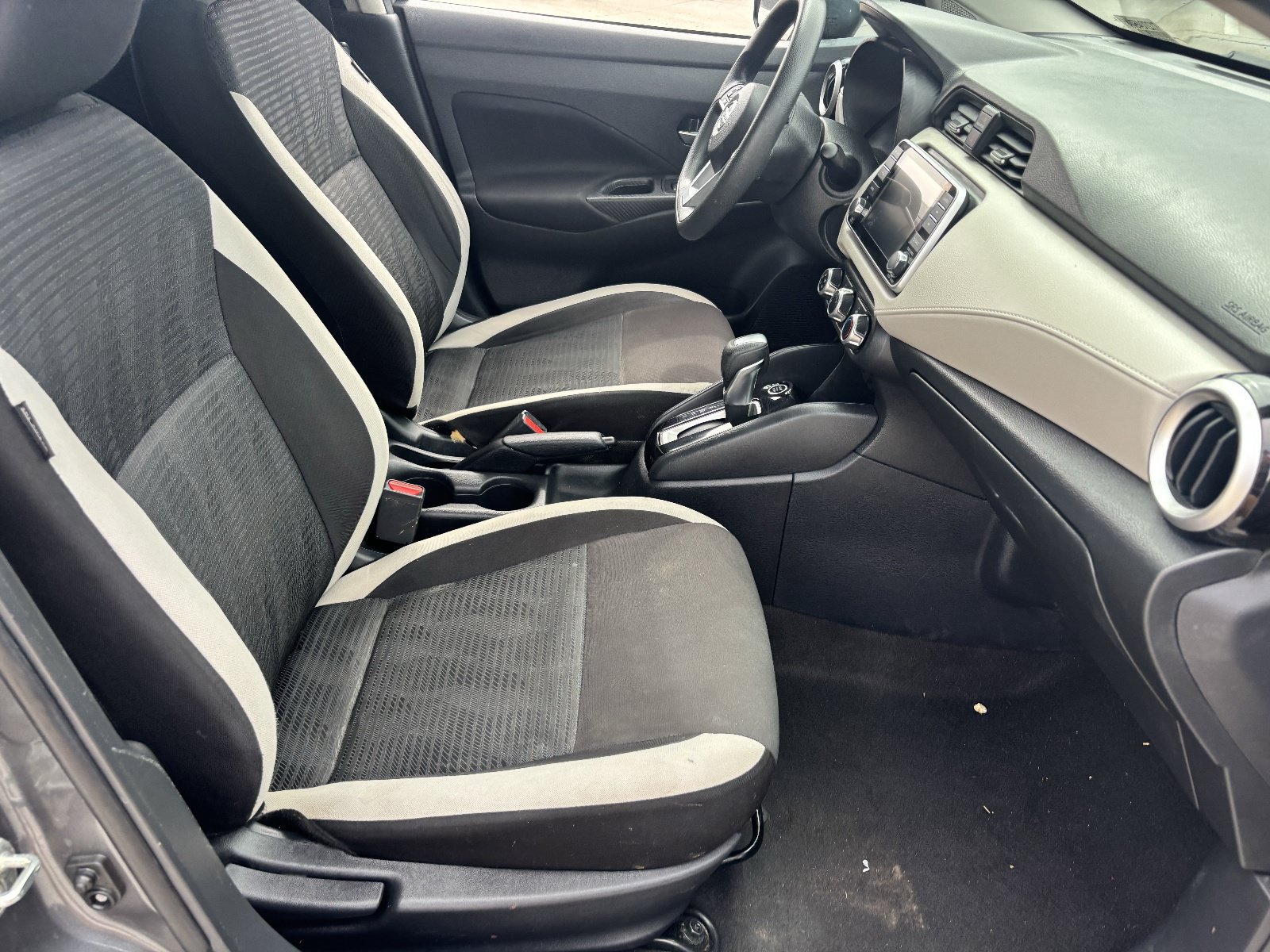 Used 2021 Nissan Versa SV FWD image 12