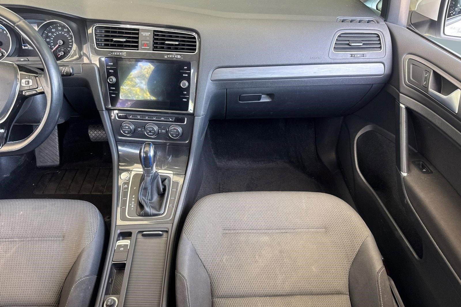 Used 2018 Volkswagen e-Golf SE FWD image 28