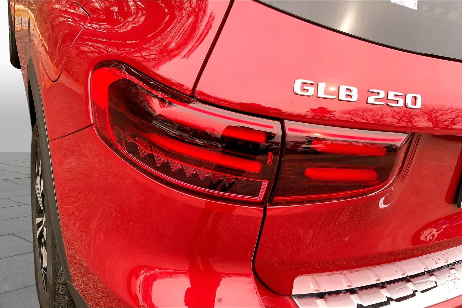 New 2026 Mercedes-Benz GLB 250 4MATIC image 18