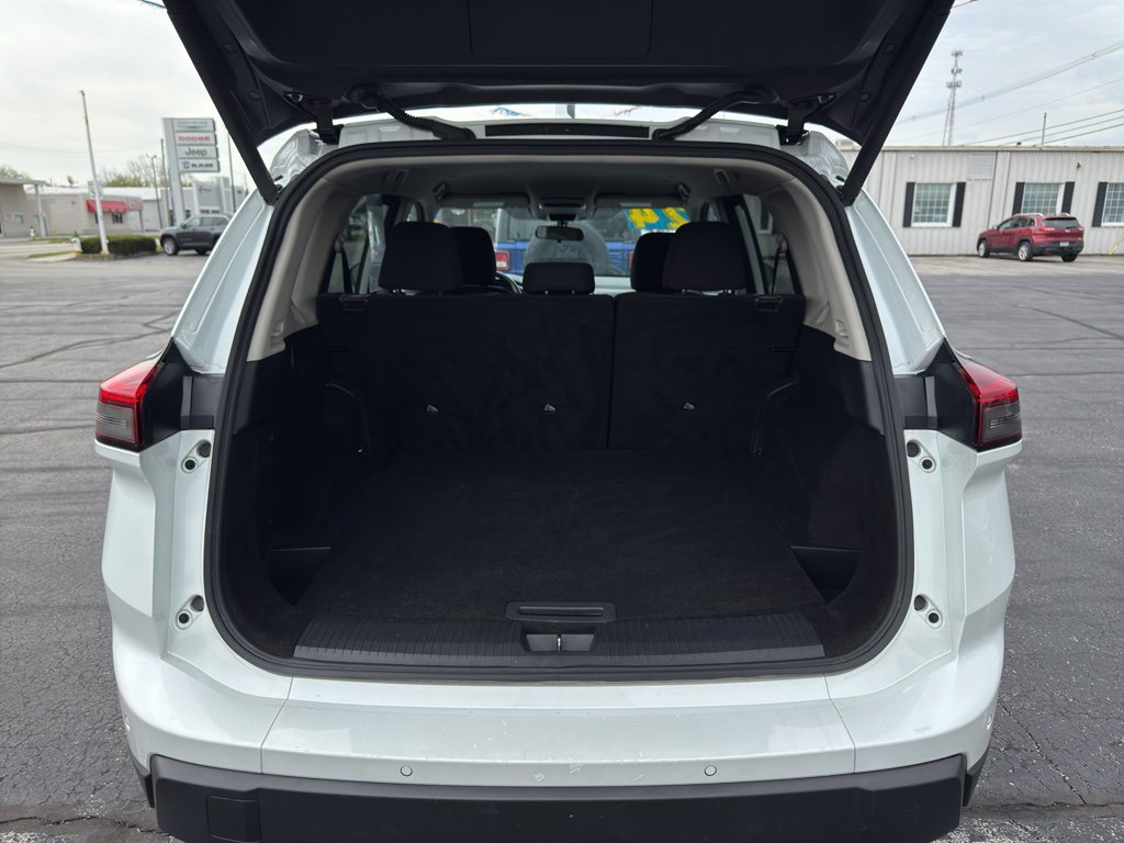 Used 2024 Nissan Rogue SV image 17