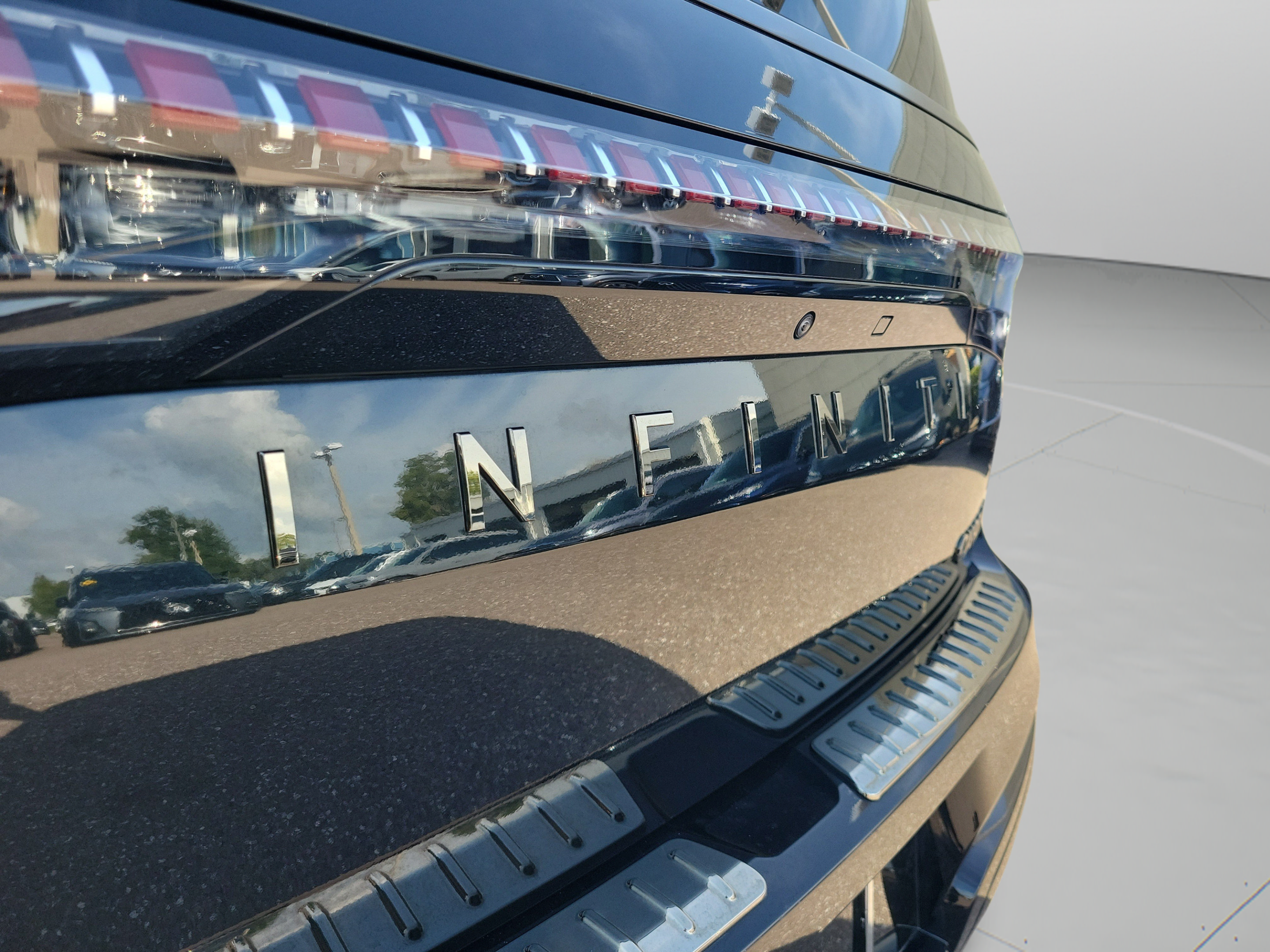 Certified 2026 INFINITI QX80 4WD w/ Sport Exterior Package image 49