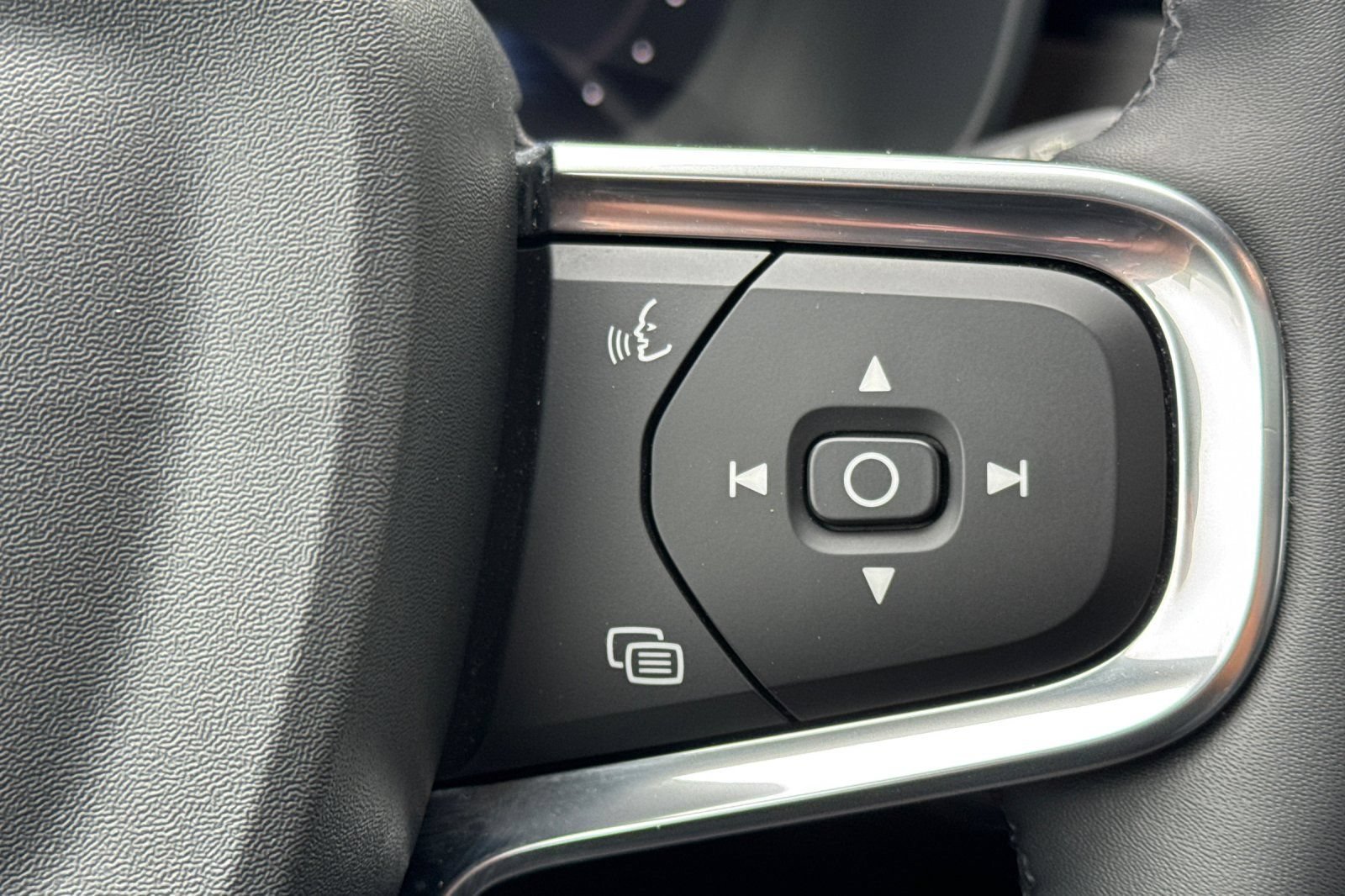 Used 2023 Volvo XC40 Recharge Ultimate w/ Protection Package Premier AWD/4WD image 28