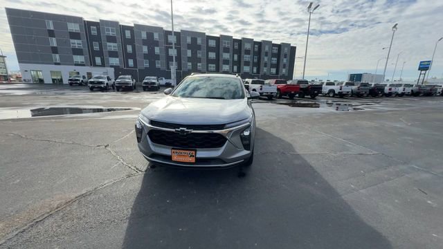 Used 2024 Chevrolet Trax LT w/ Driver Confidence Package image 3