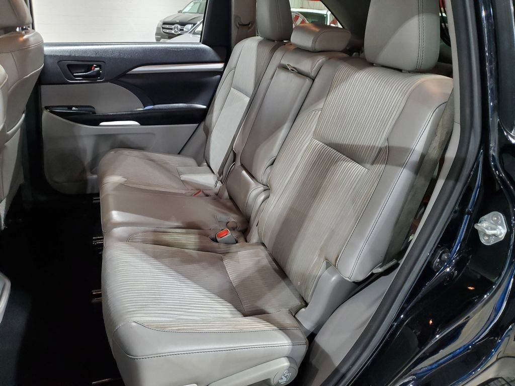 Used 2016 Toyota Highlander Plus FWD image 24