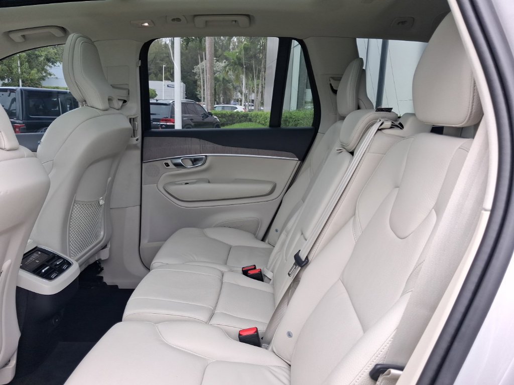 Used 2024 Volvo XC90 B5 Plus w/ Protection Package Premier AWD/4WD image 8