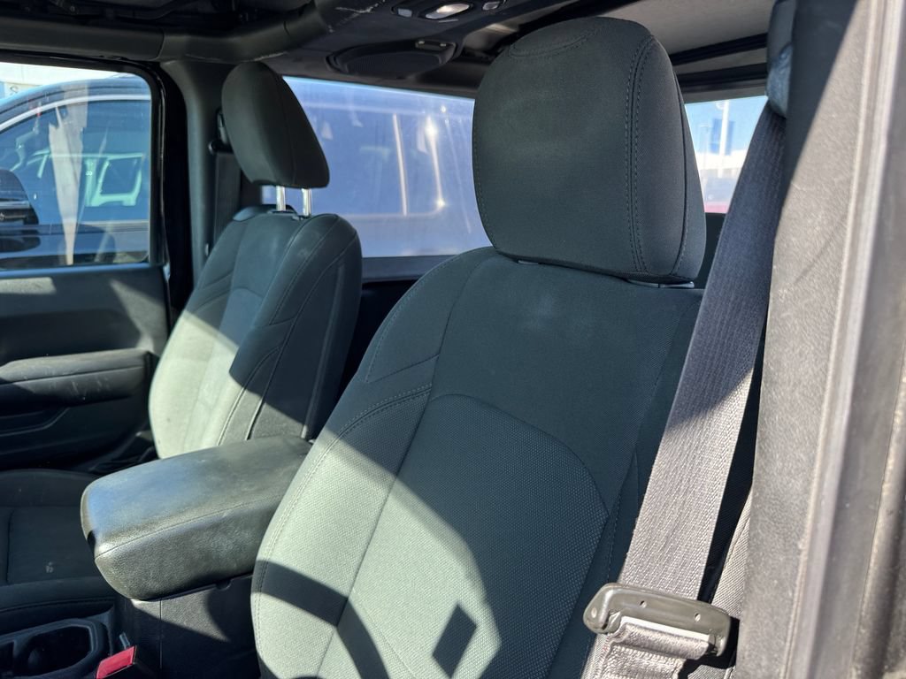 Used 2018 Jeep Wrangler Sport AWD/4WD image 18