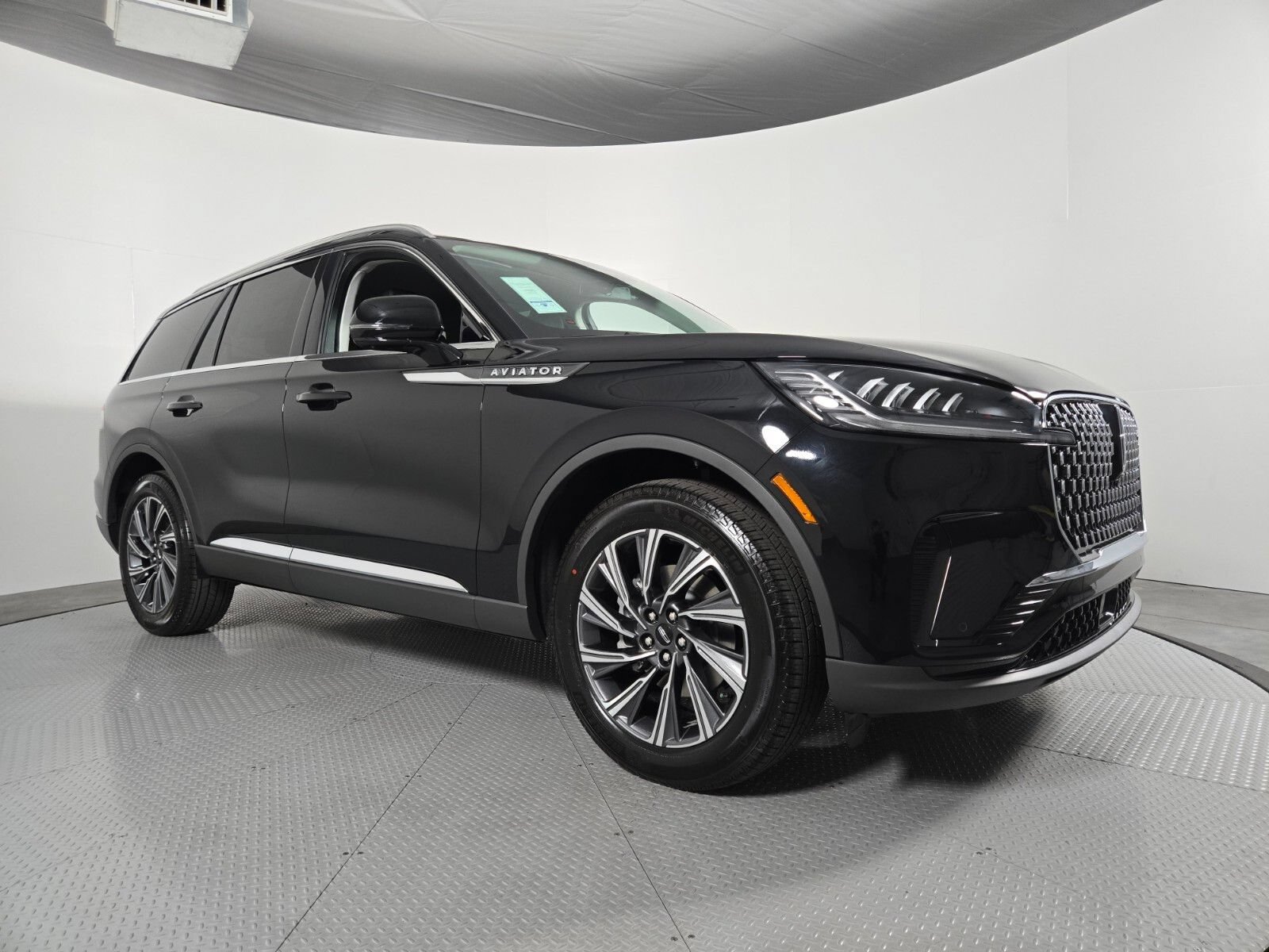 New 2026 Lincoln Aviator AWD image 2