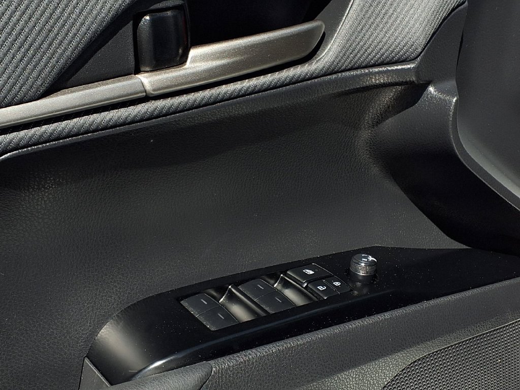 Used 2025 Toyota Camry SE FWD image 19