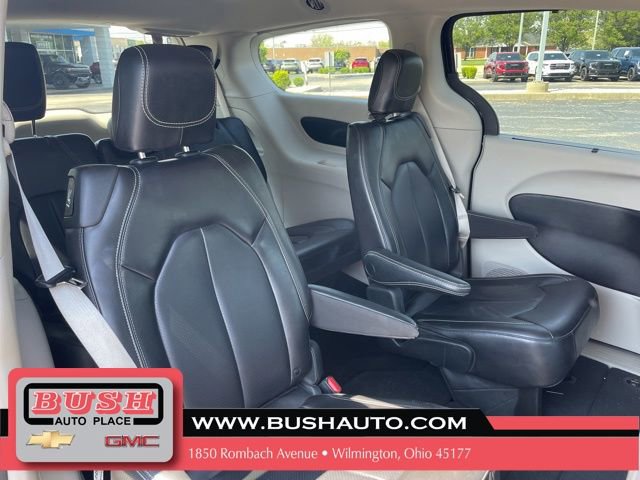 Used 2023 Chrysler Pacifica Touring-L FWD image 23