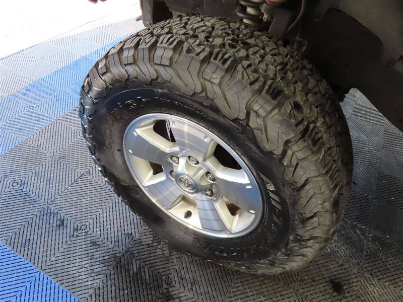 Used 2020 Toyota 4Runner SR5 AWD/4WD image 6