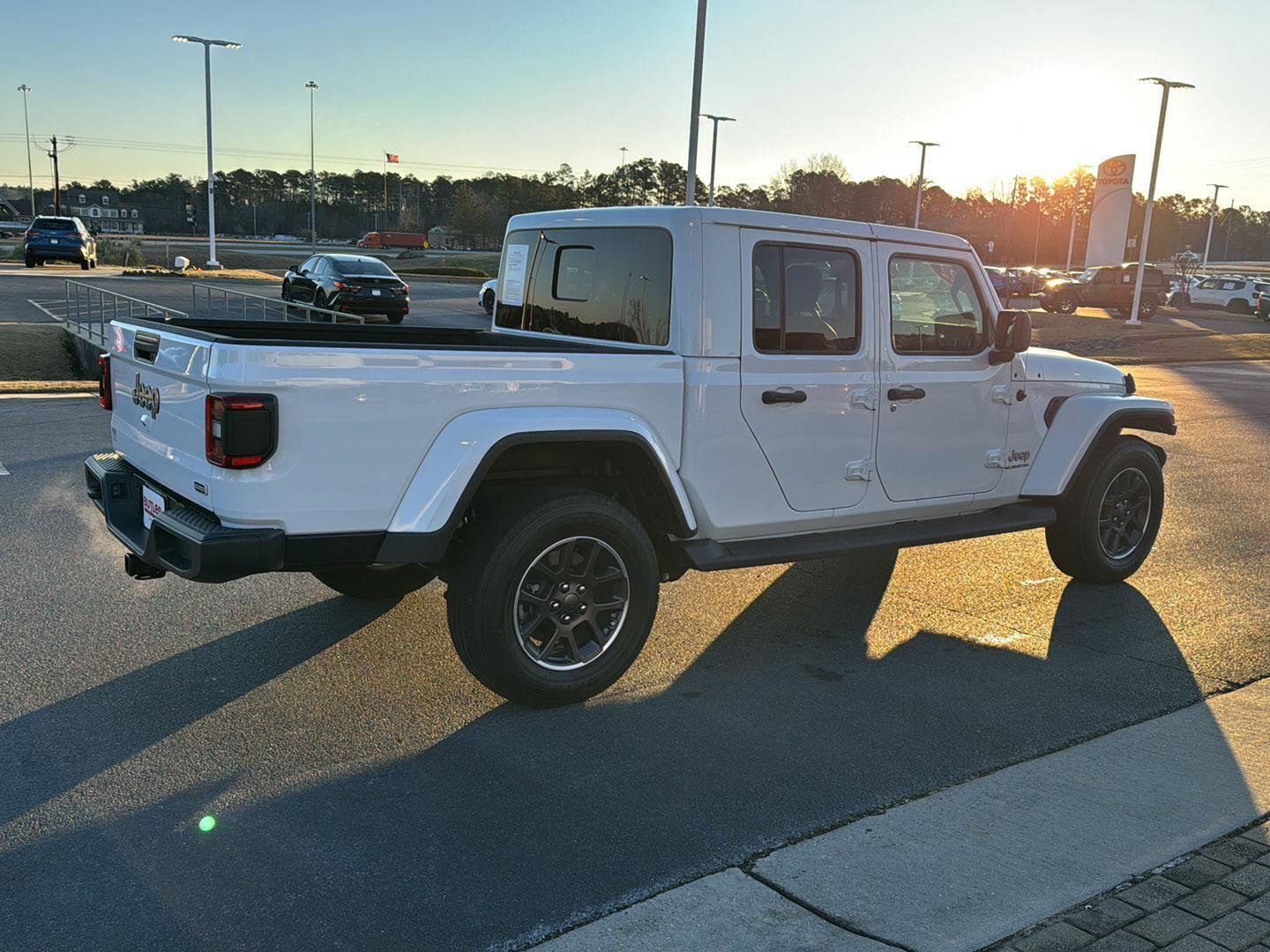 Used 2022 Jeep Gladiator Overland w/ Popular Equipment Package image 5