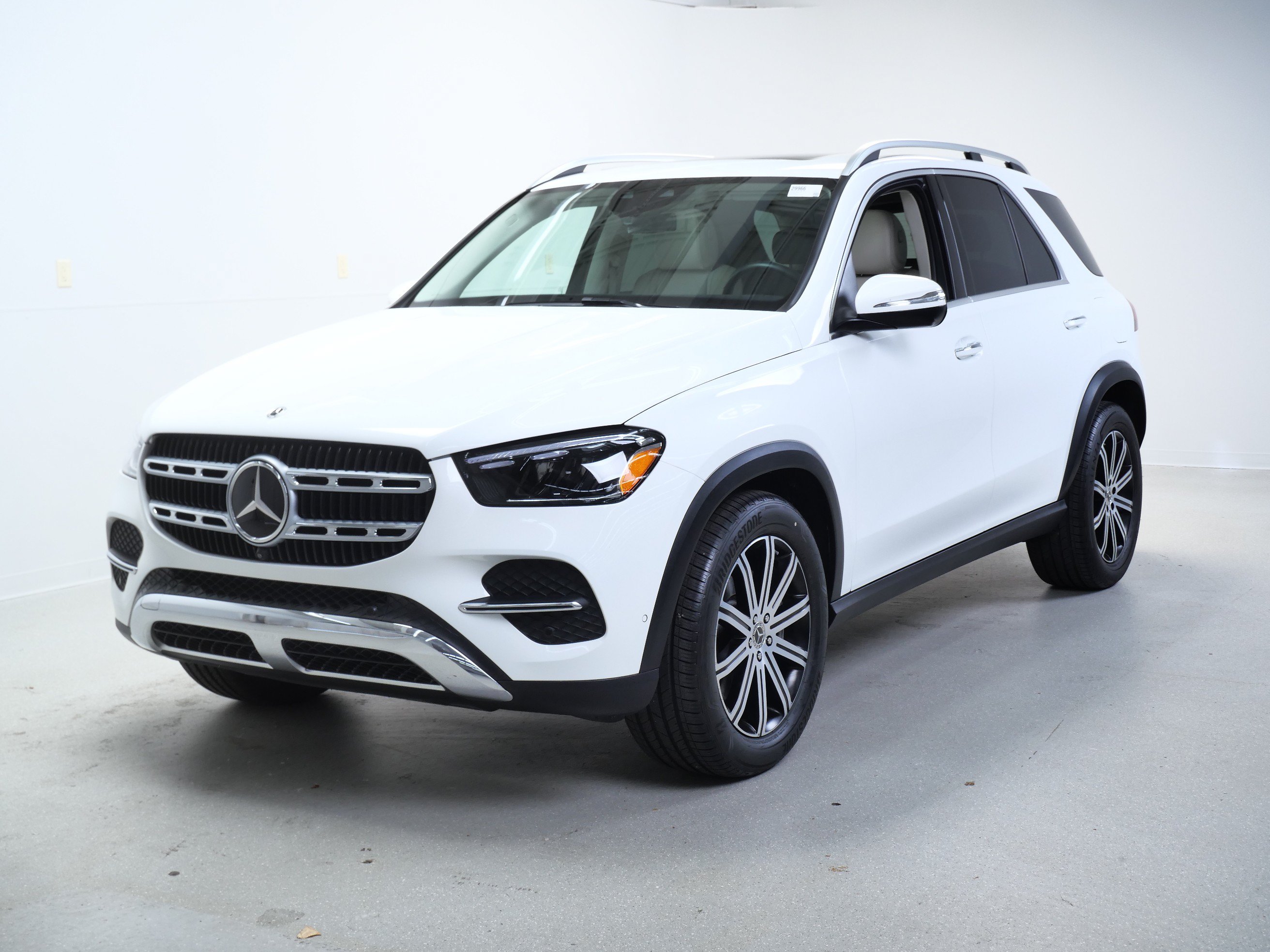 Certified 2025 Mercedes-Benz GLE 450e 4MATIC w/ Driver Assistance Package image 9
