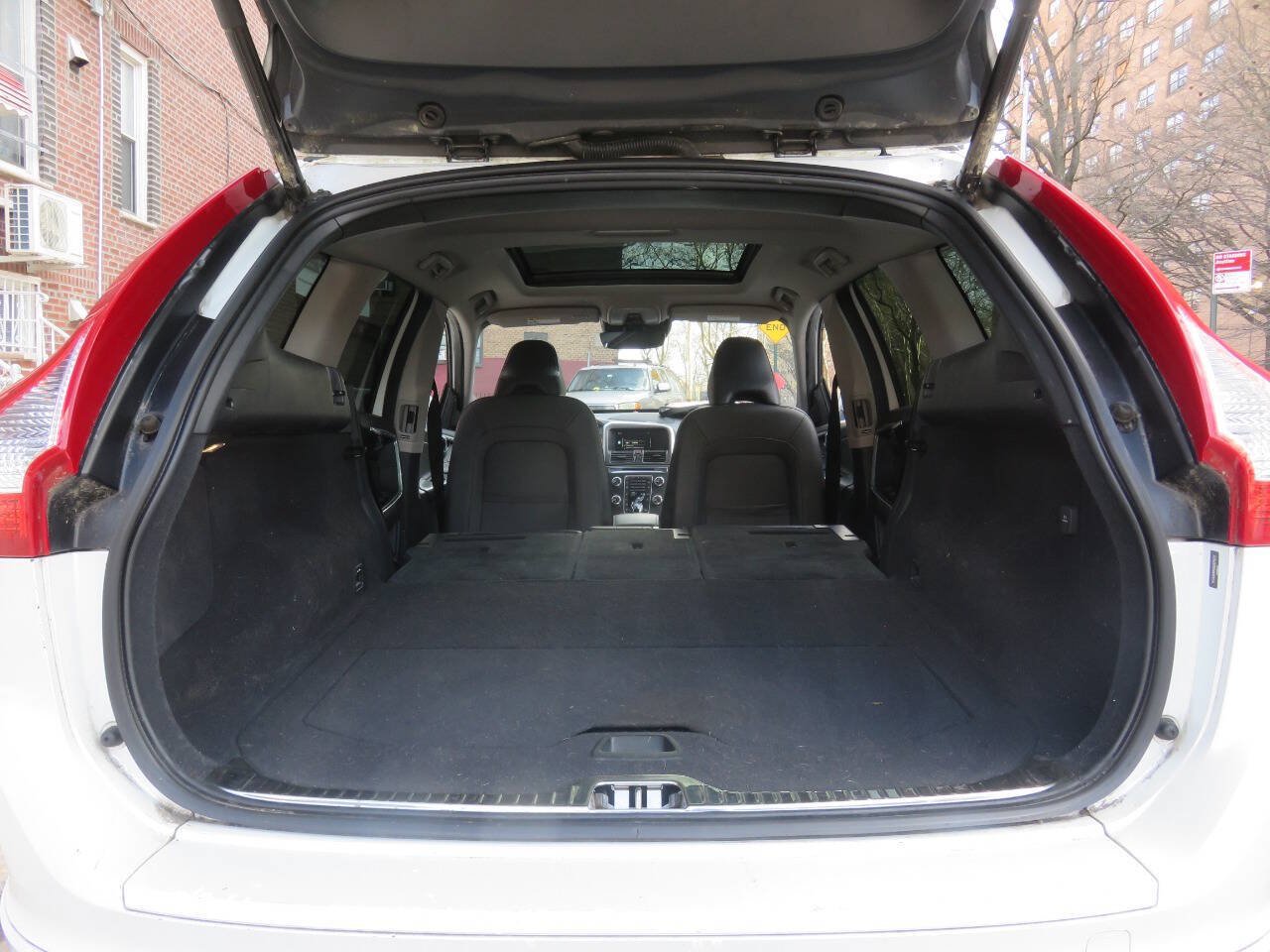 Used 2016 Volvo XC60 T6 Platinum AWD/4WD image 26