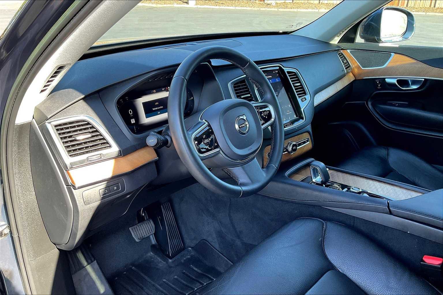 Used 2023 Volvo XC90 T8 Core image 17