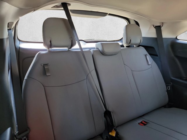 Used 2026 Toyota Sienna XLE FWD image 22