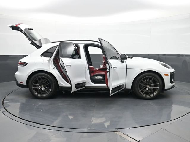 Certified 2023 Porsche Macan Turbo image 34
