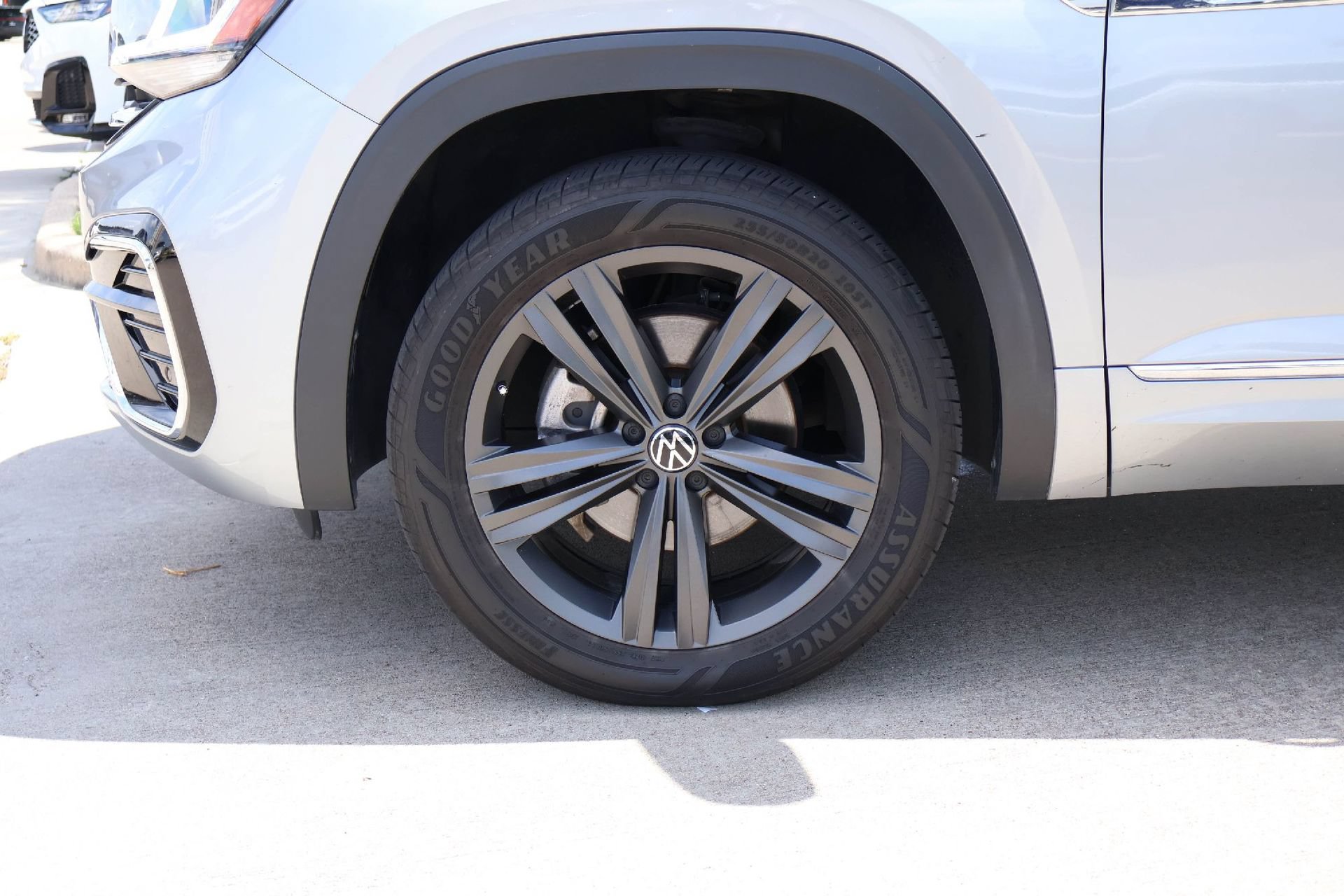 Used 2022 Volkswagen Atlas SEL R-Line AWD/4WD image 8