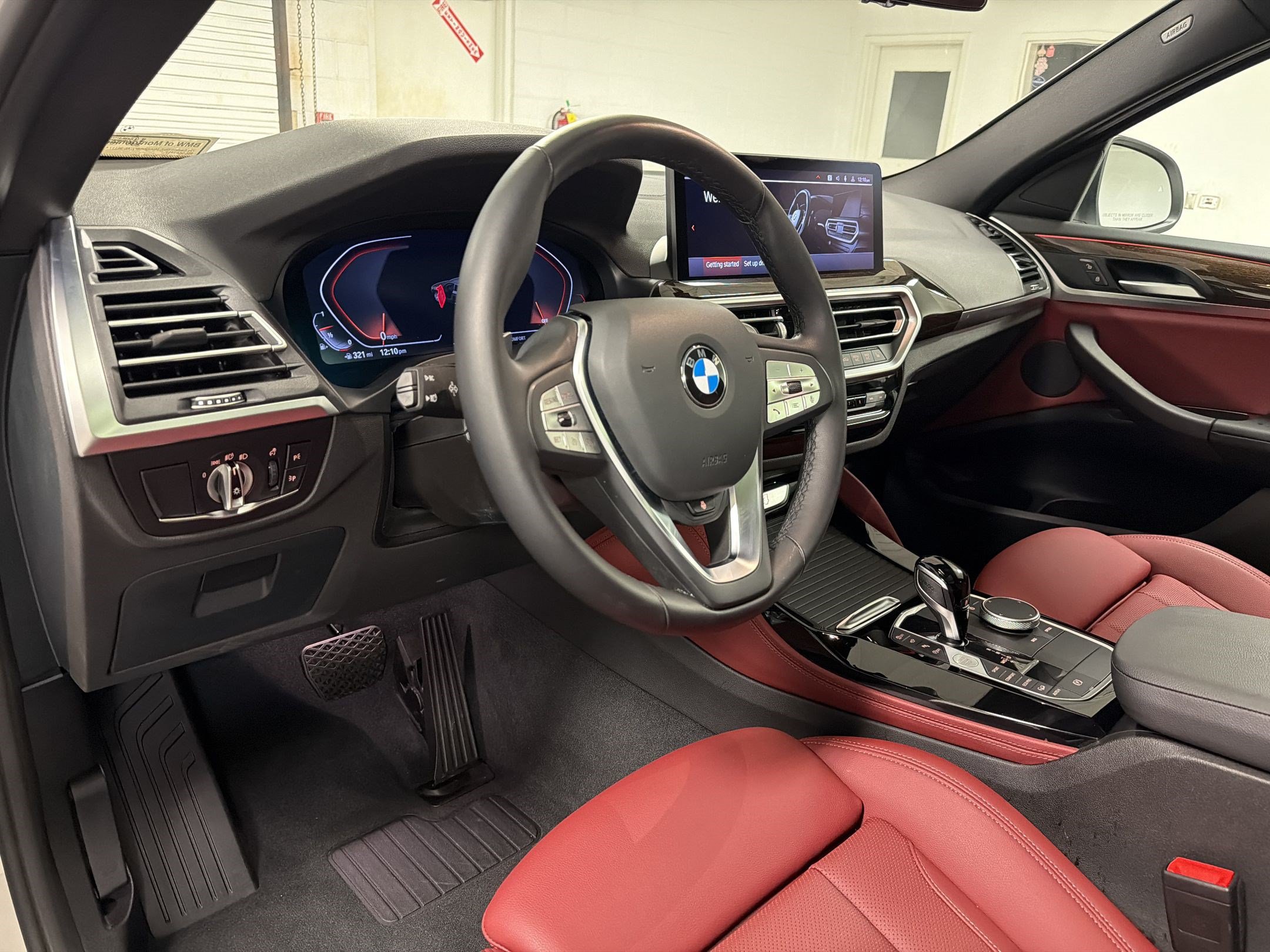 Certified 2025 BMW X4 xDrive30i AWD/4WD image 4