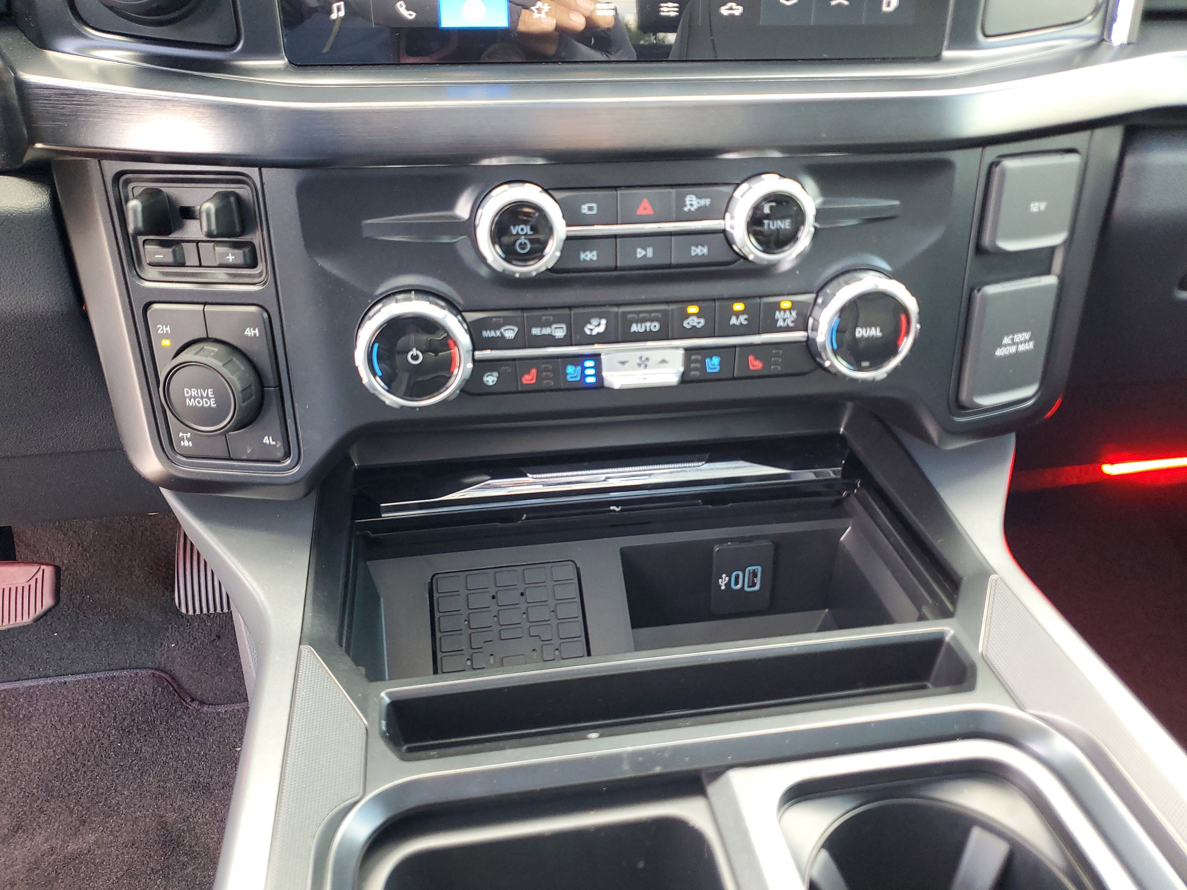 New 2026 Ford F250 Lariat w/ Black Appearance Package image 16