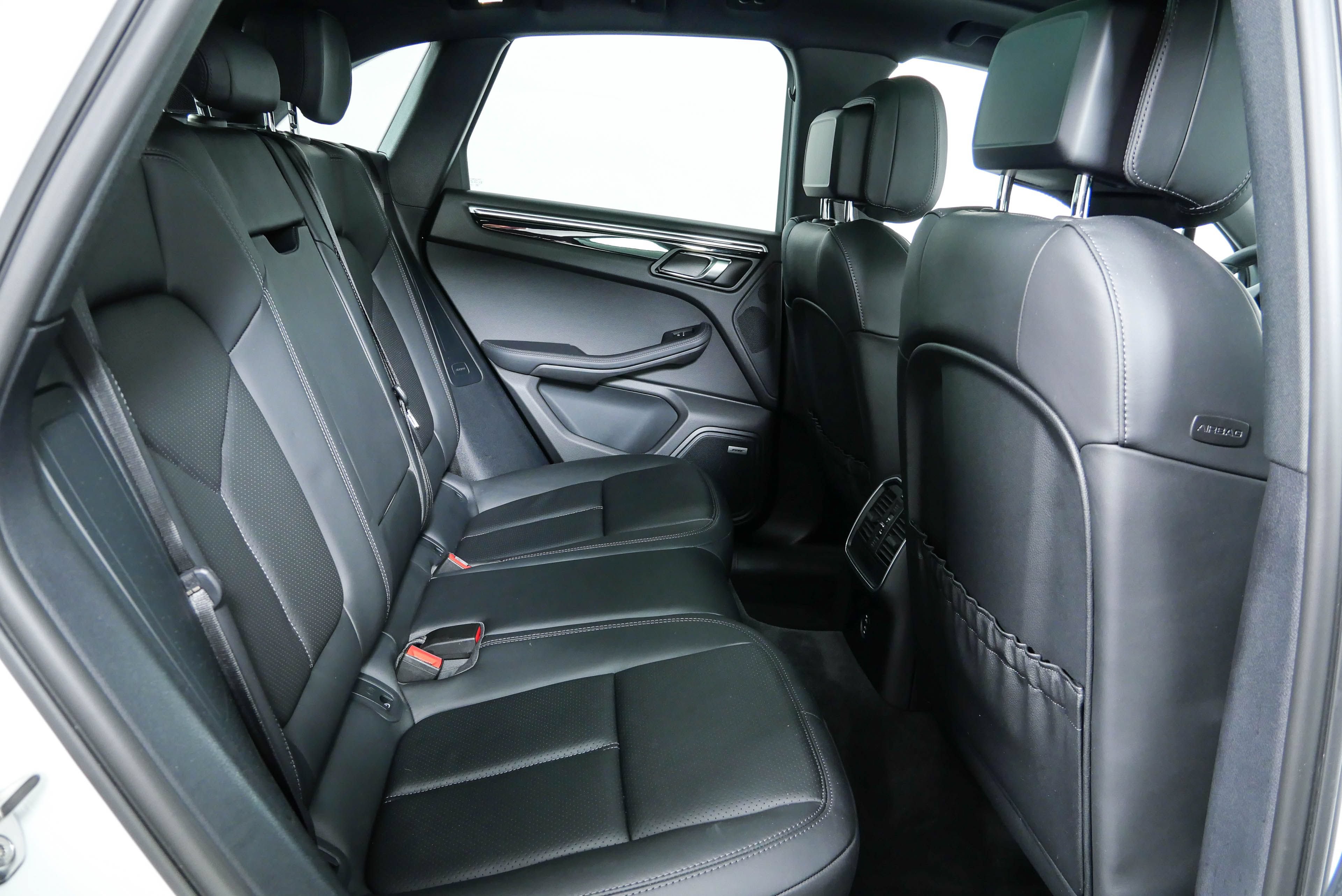 Certified 2021 Porsche Macan S AWD/4WD image 24