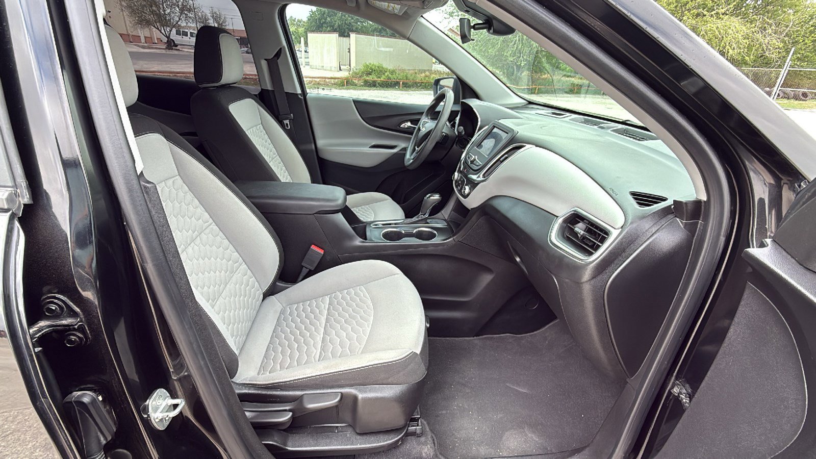 Used 2020 Chevrolet Equinox LS w/ LS Convenience Package image 27