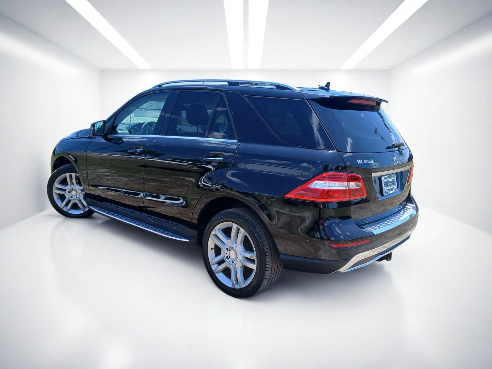 Used 2015 Mercedes-Benz ML 250 BlueTEC 4MATIC w/ Premium 1 Package image 6