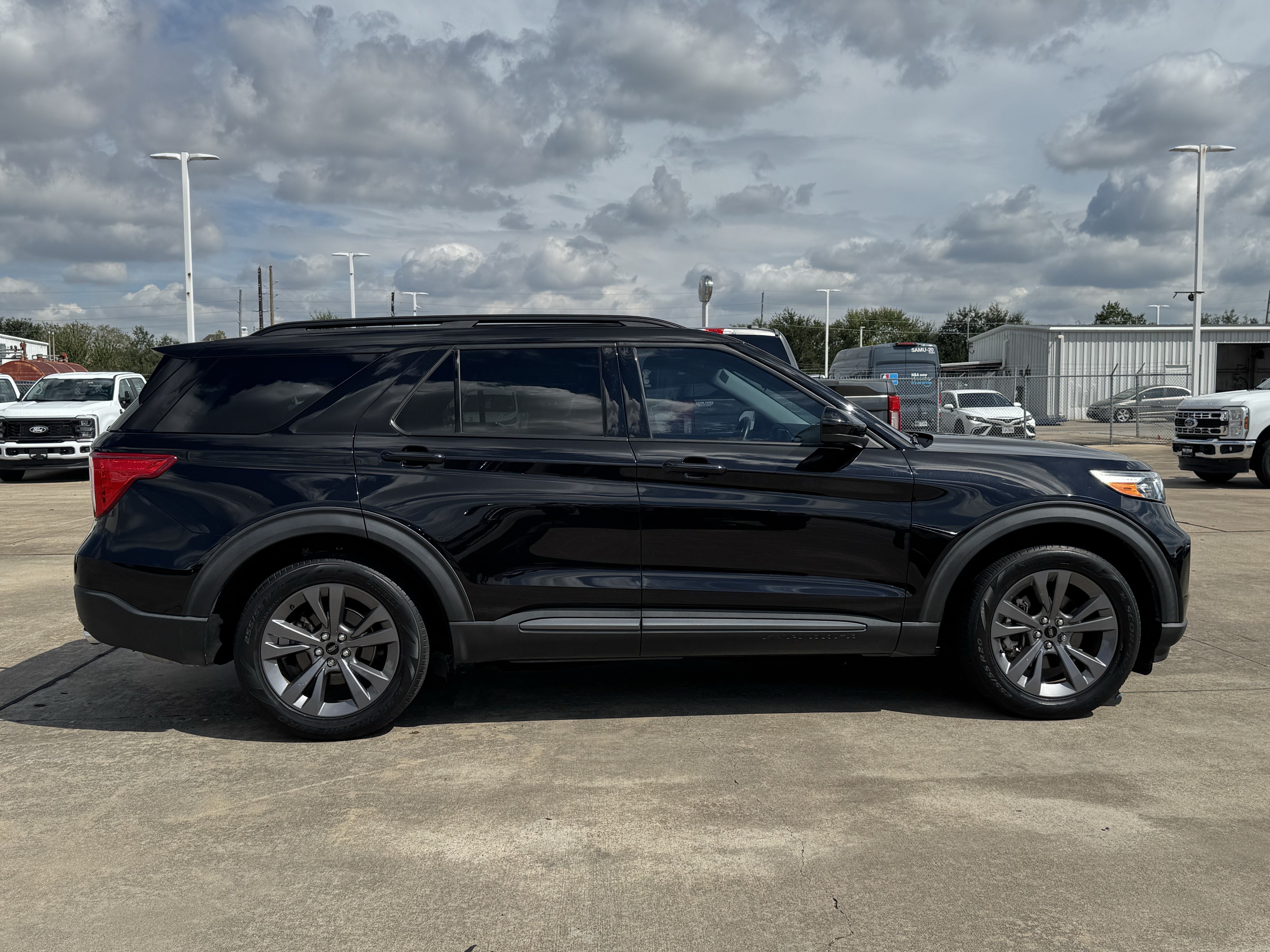 Used 2023 Ford Explorer XLT w/ Equipment Group 202A RWD image 5