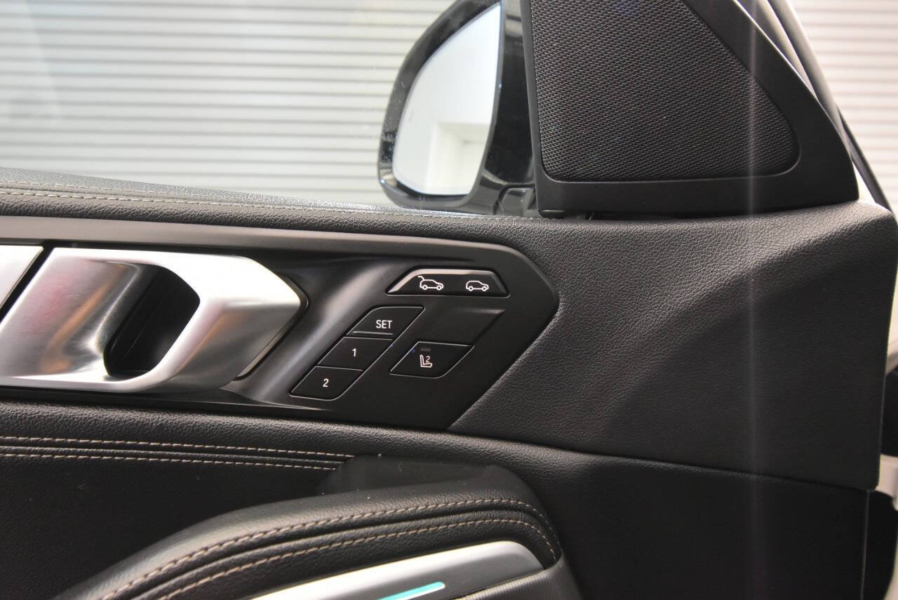 Used 2022 BMW X6 xDrive40i w/ Premium Package AWD/4WD image 33