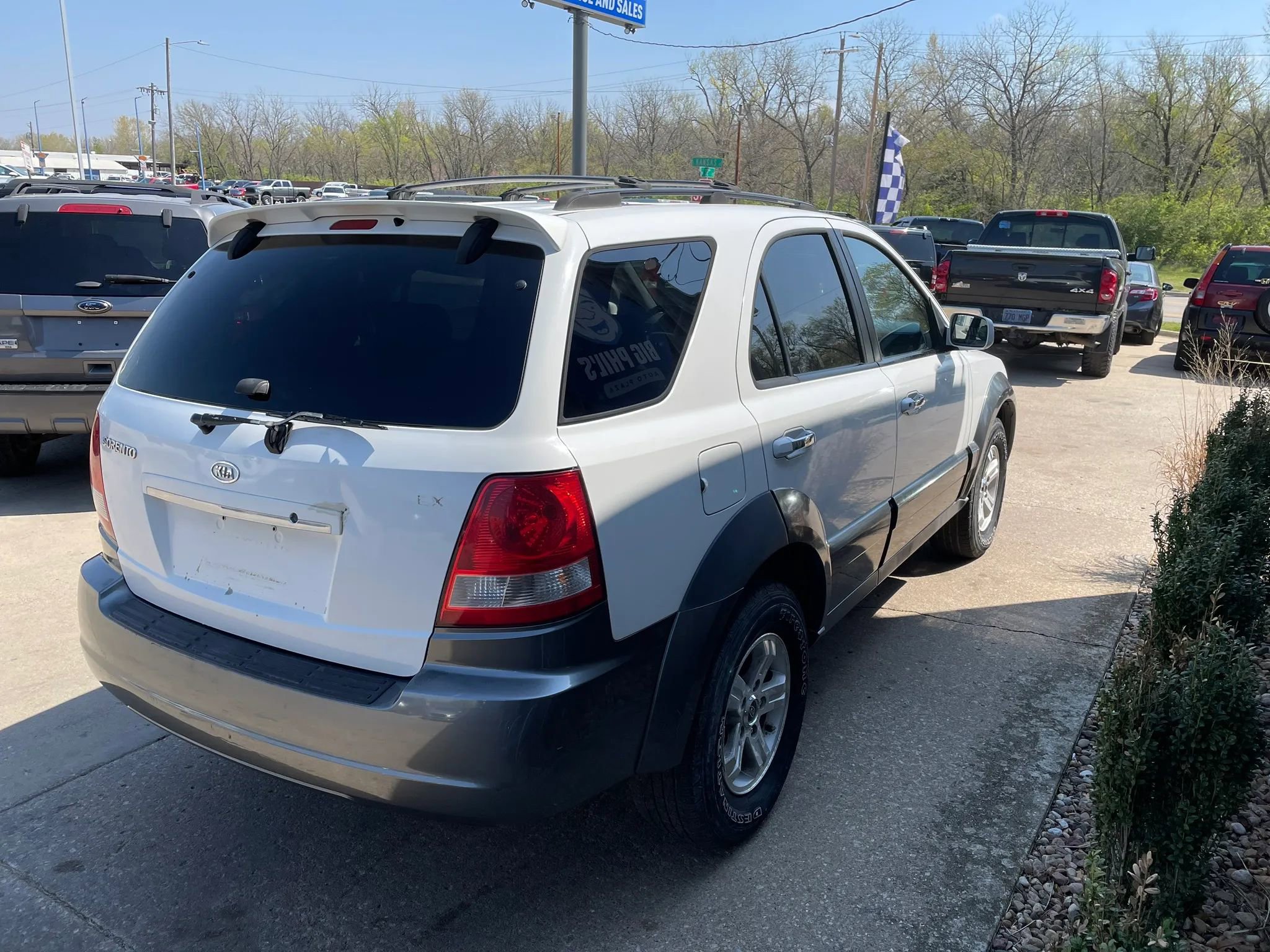 Used 2005 Kia Sorento EX image 3