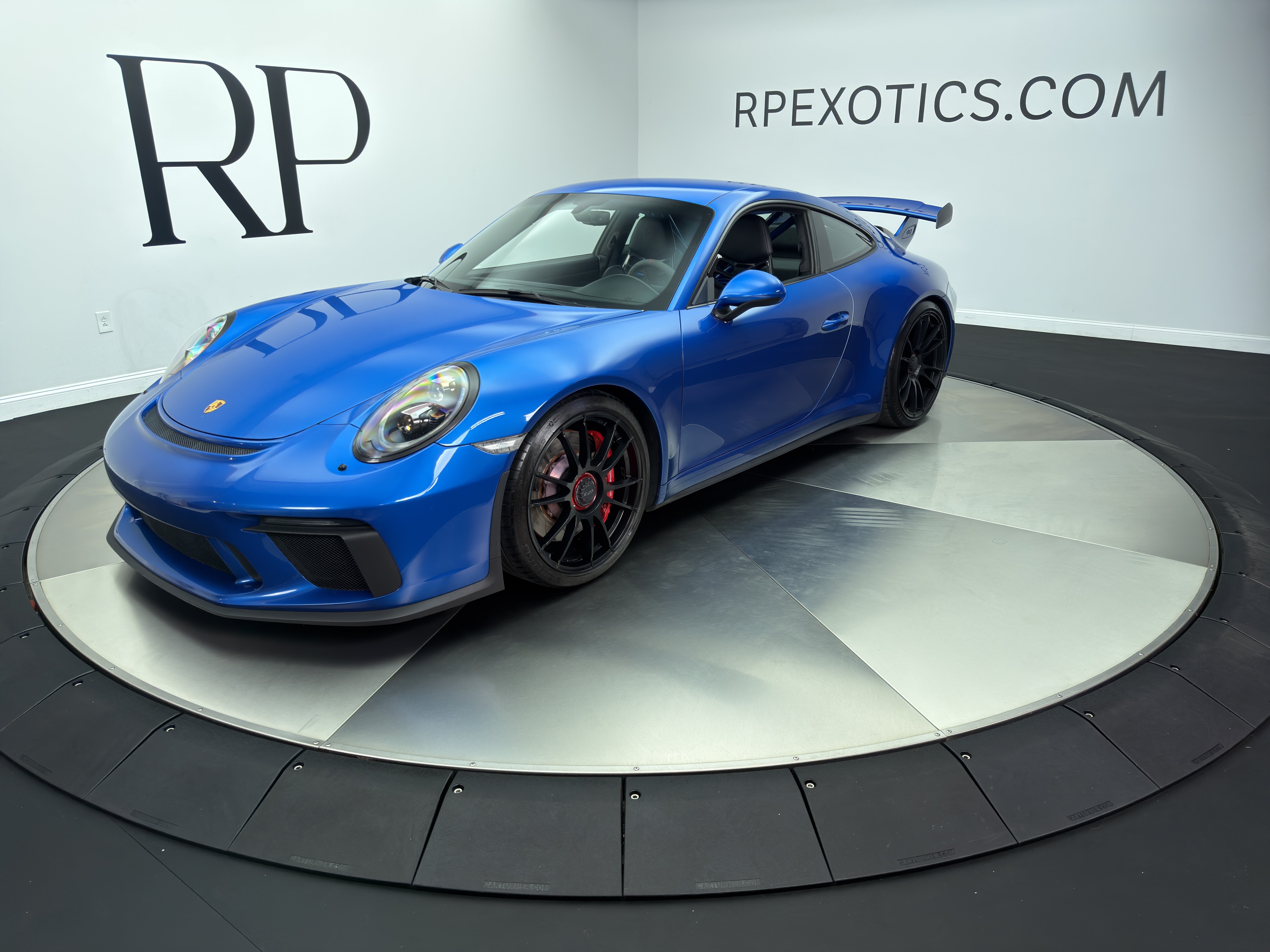 Used 2018 Porsche 911 GT3 w/ Light Design Package RWD image 1