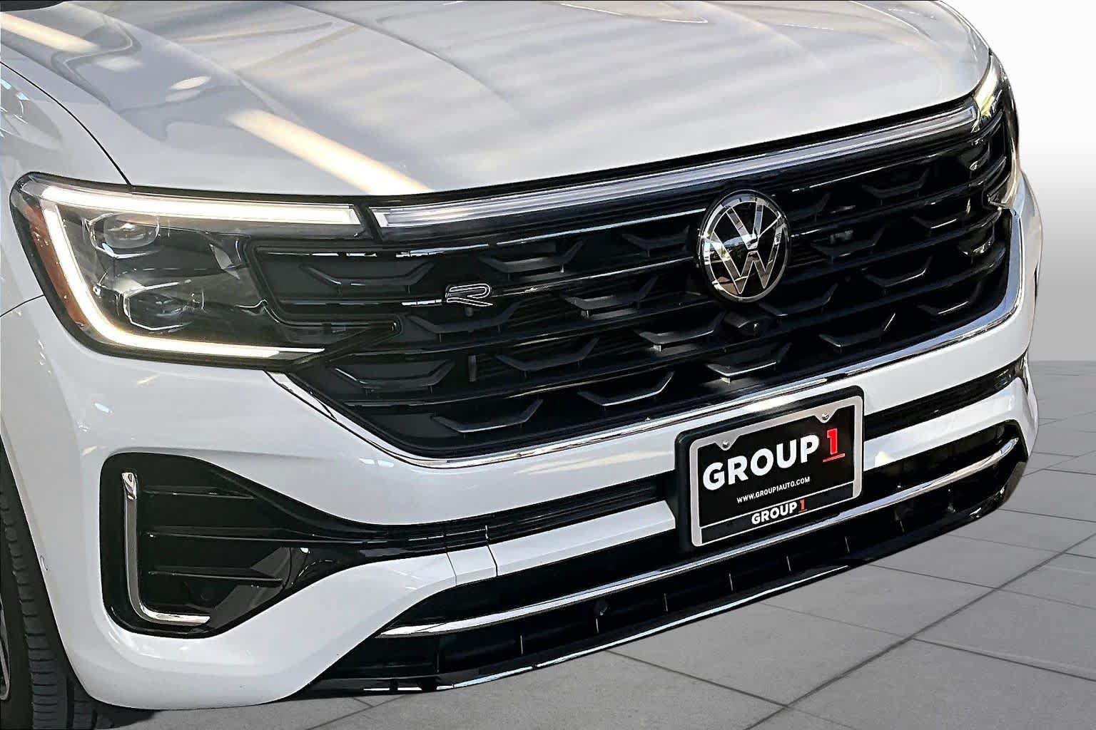 Used 2024 Volkswagen Atlas SEL Premium R-Line AWD/4WD image 30