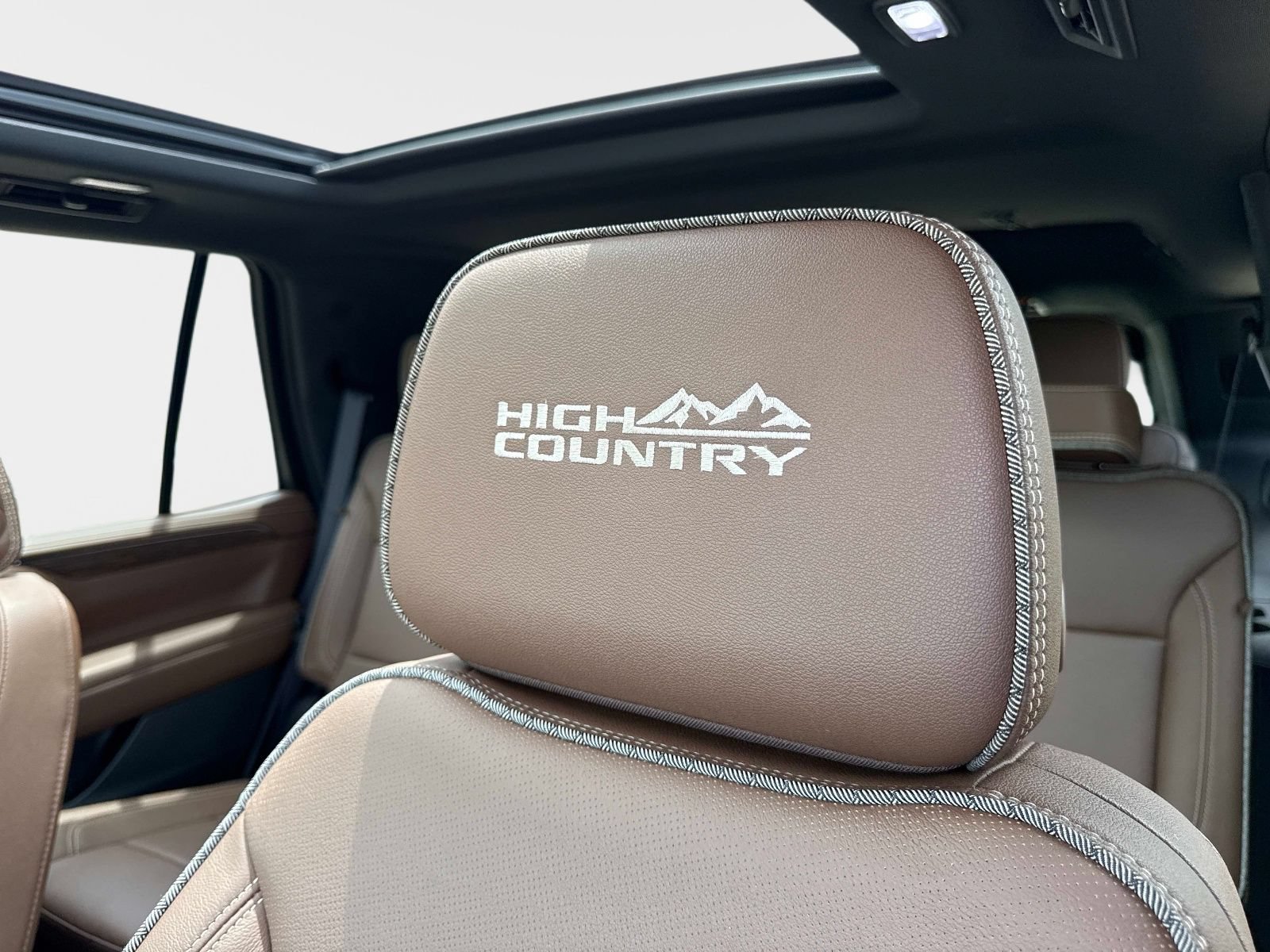 Used 2024 Chevrolet Tahoe High Country AWD/4WD image 35