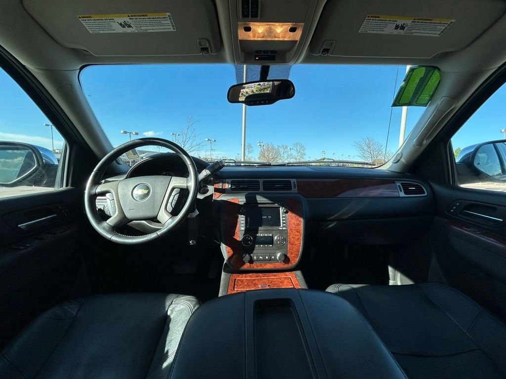 Used 2011 Chevrolet Avalanche LTZ AWD/4WD image 11