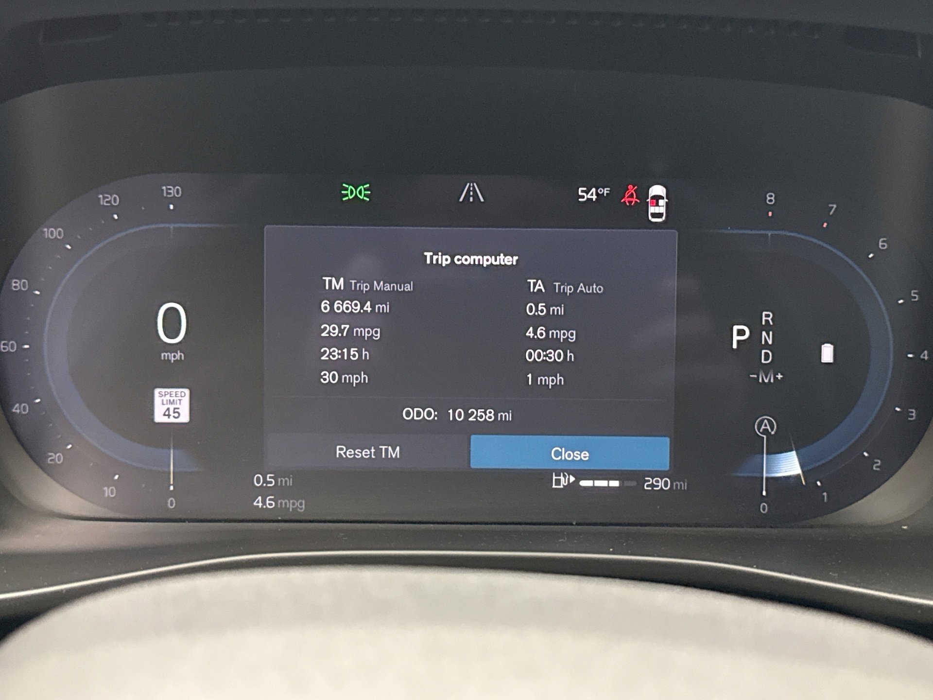 Used 2025 Volvo XC40 B5 Plus image 13