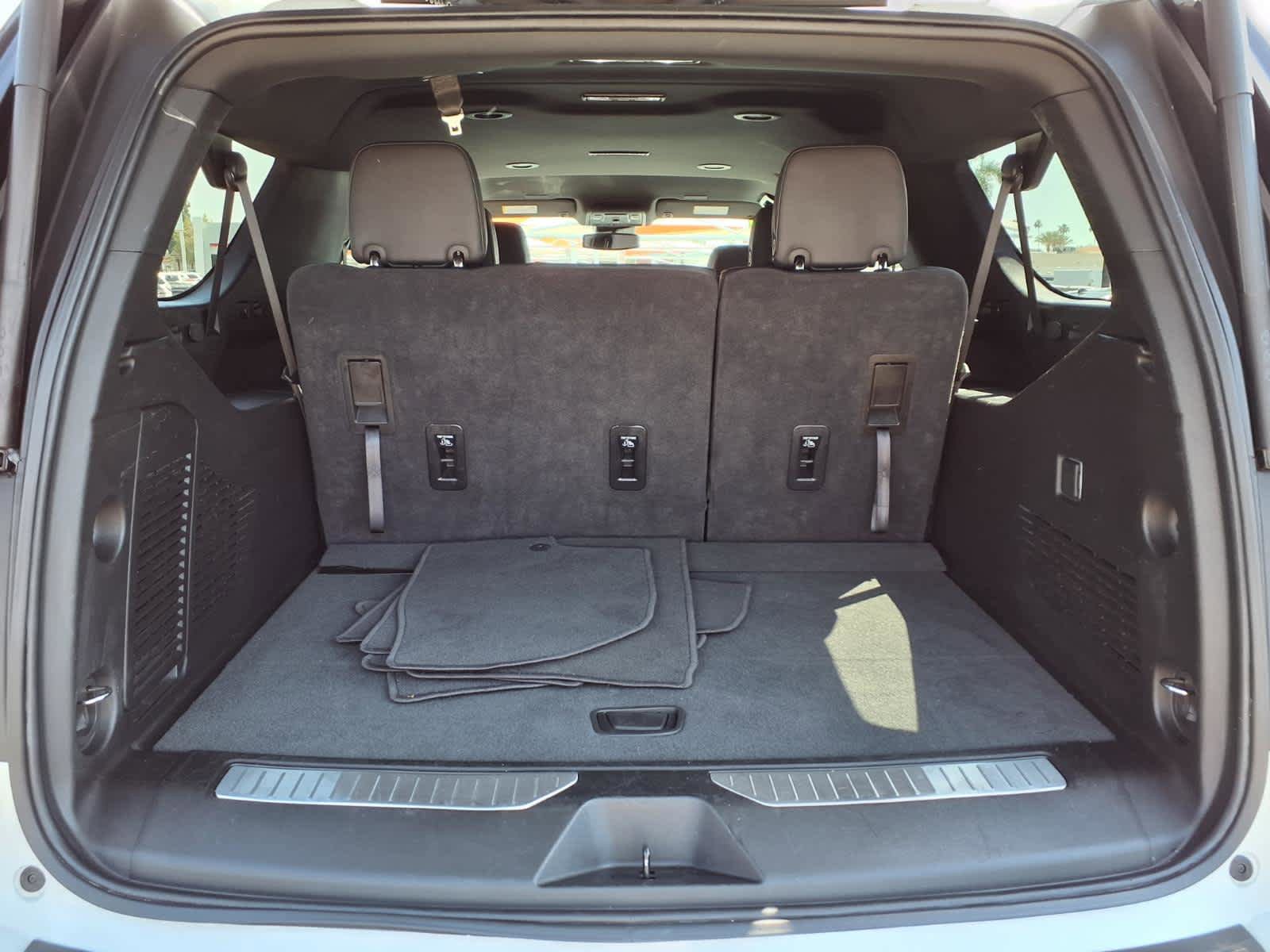 Used 2025 Chevrolet Suburban Z71 AWD/4WD image 7