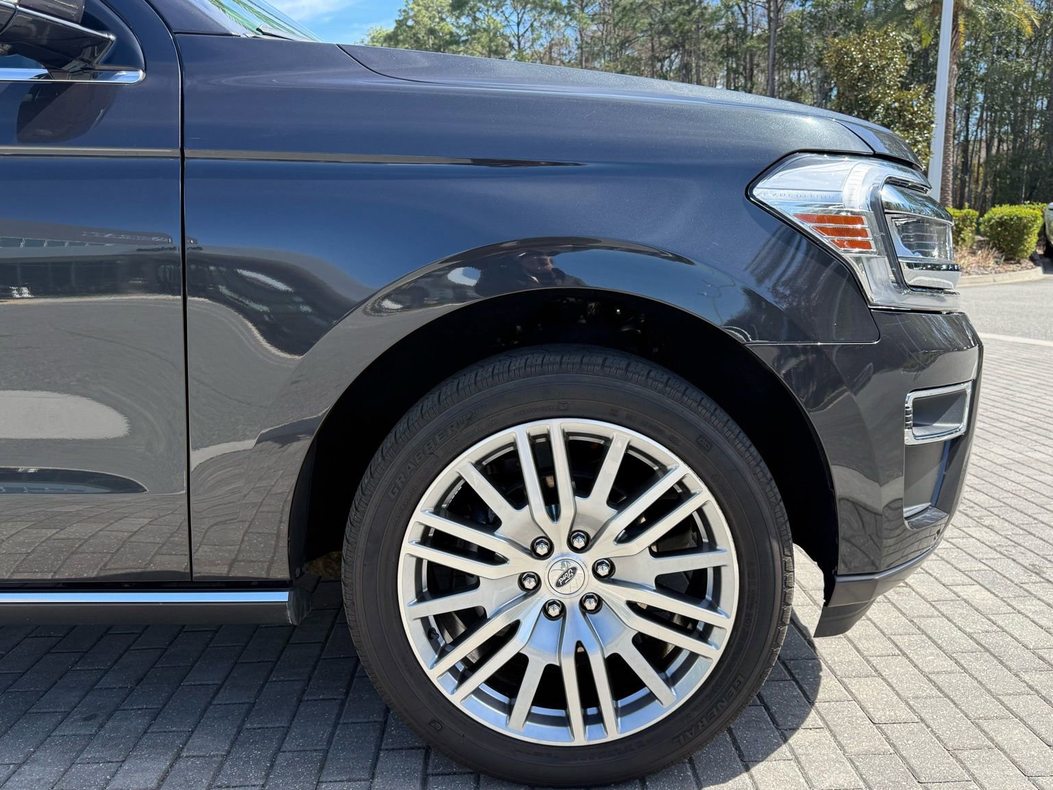 Used 2024 Ford Expedition Limited image 6