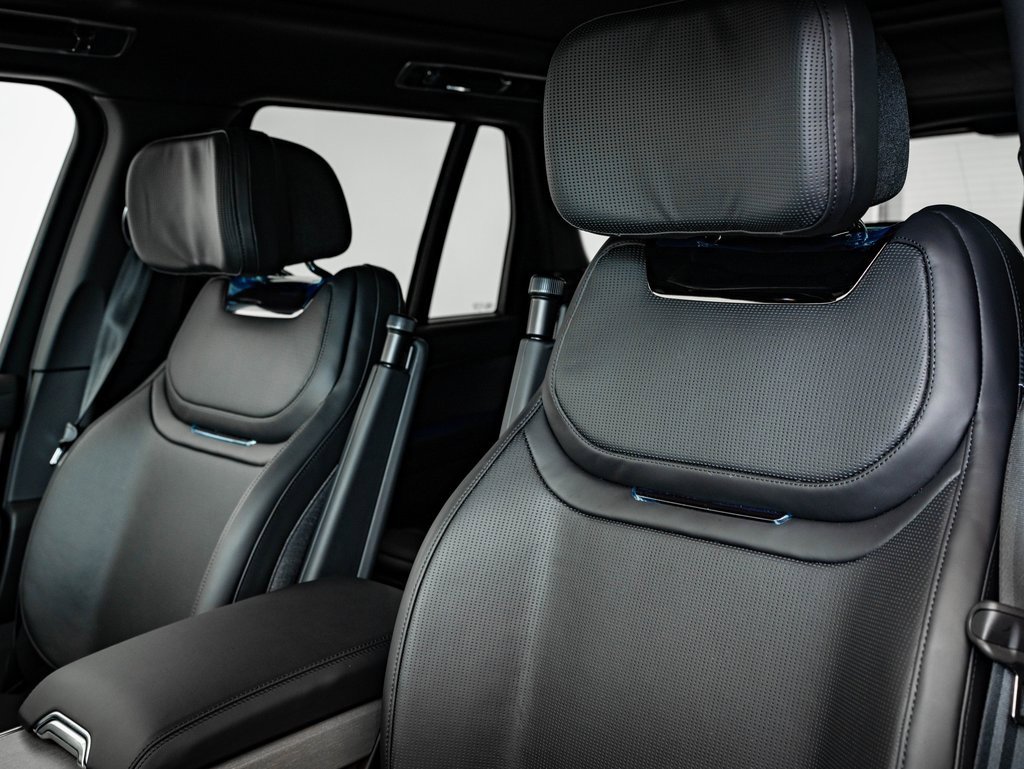 New 2026 Land Rover Range Rover SV image 24