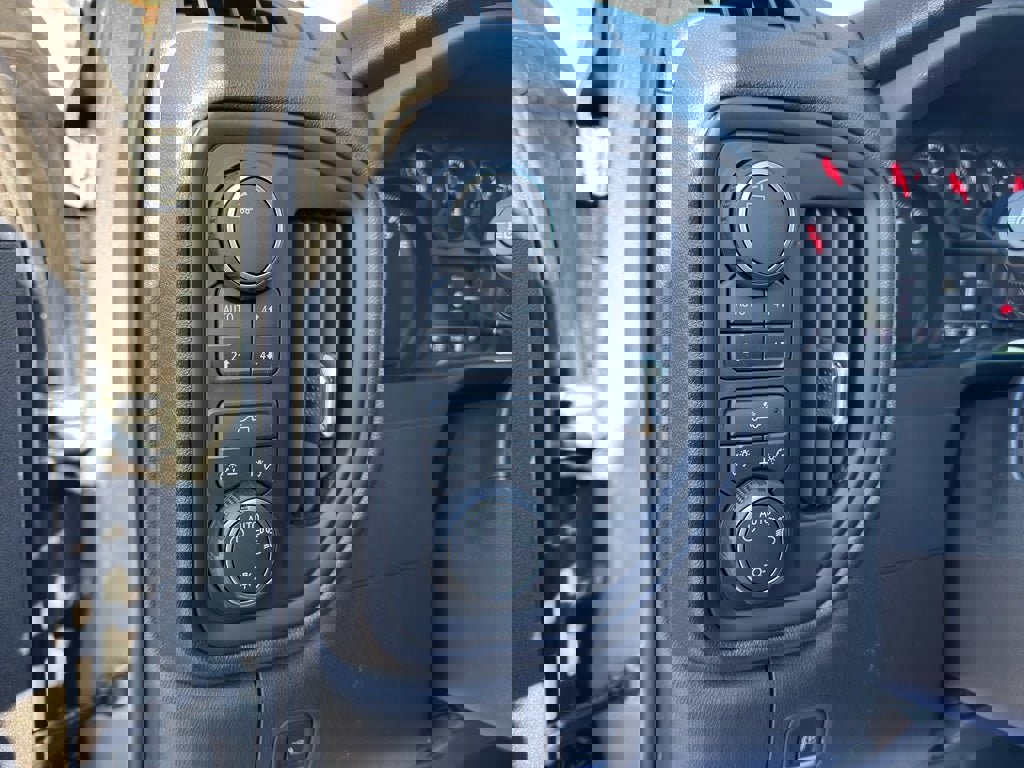 New 2026 Chevrolet Silverado 1500 Custom Trail Boss w/ LPO, Dark Essentials Package image 12