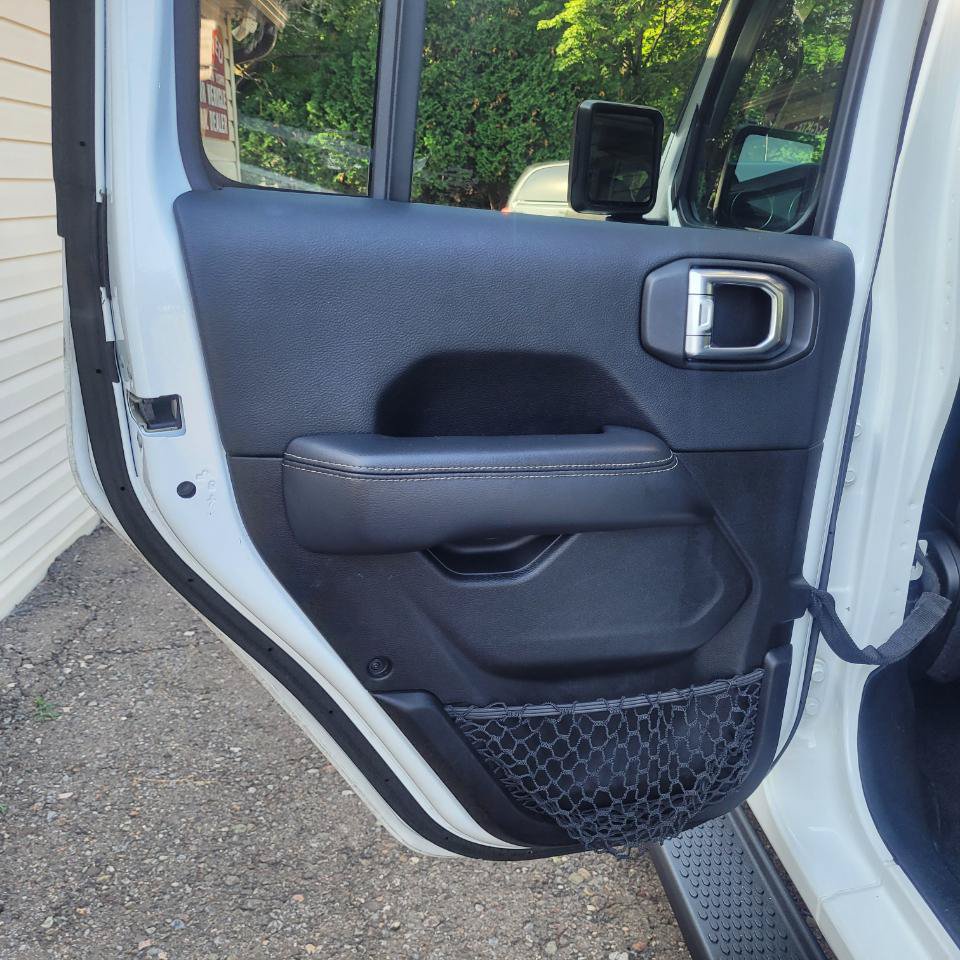 Used 2018 Jeep Wrangler Unlimited Sahara AWD/4WD image 32
