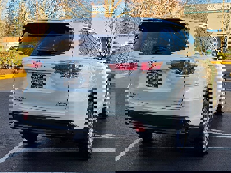 Used 2014 Toyota Highlander XLE image 8
