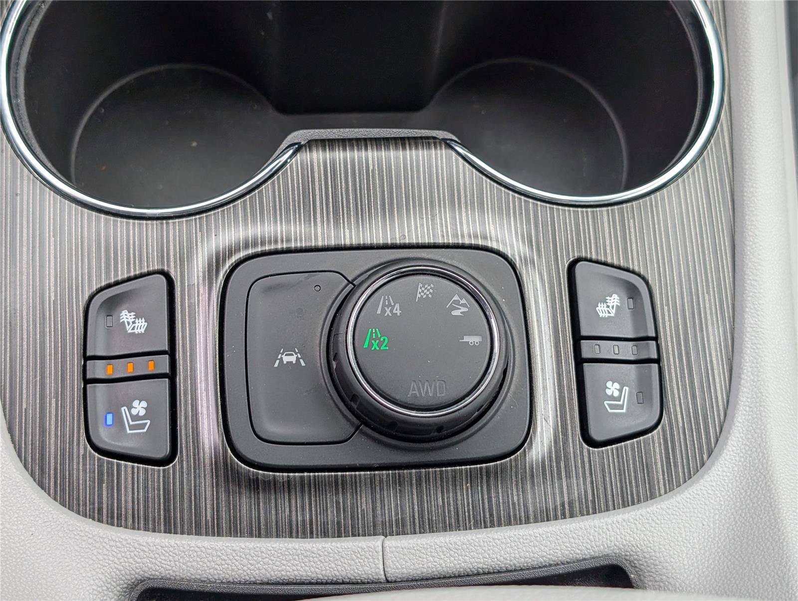 Used 2023 GMC Acadia SLT w/ Technology Package AWD/4WD image 30