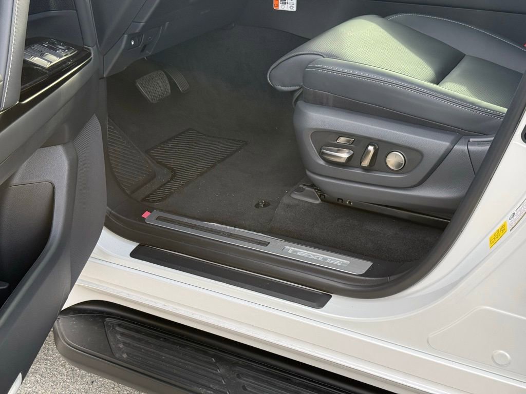 New 2026 Lexus LX 700h Luxury image 21