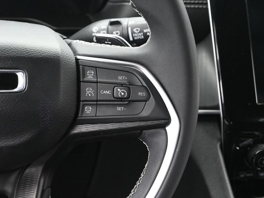 Used 2025 Jeep Grand Cherokee Laredo AWD/4WD image 33