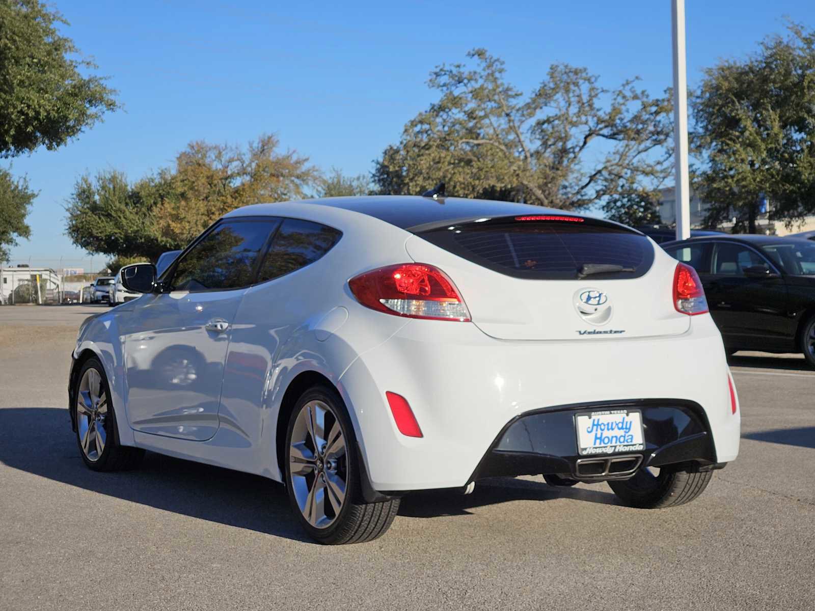 Used 2017 Hyundai Veloster Value Edition image 5