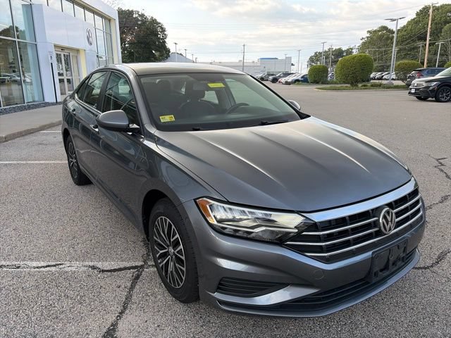 Used 2019 Volkswagen Jetta SE w/ Cold Weather Package FWD image 2